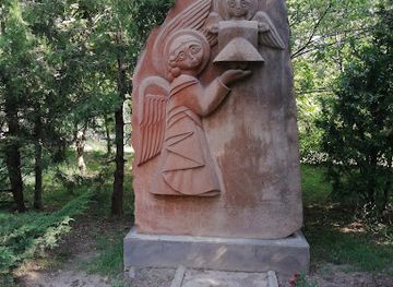 armenia/yerevan/nor-nork/landmark/monument-of-armenian-franch-friendship
