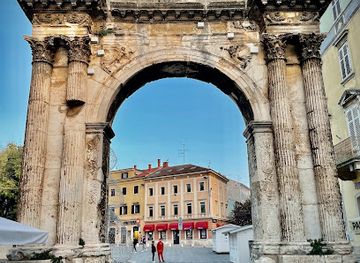 croatia/istria/landmark/arch-of-the-sergii