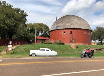 oklahoma/oklahoma-city/landmark/arcadia-round-barn