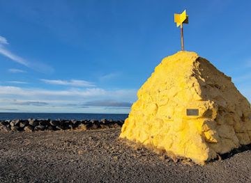 iceland/reykjavik/seltjarnarnes/landmark/suournesvaroa