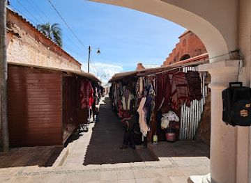 bolivia/sucre/la-recoleta/landmark/pasillo-de-artesanias-de-sucre-bolivia