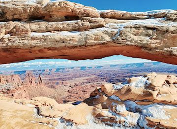 utah/canyonlands/landmark/mesa-arch-trailhead