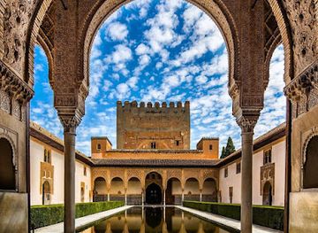 spain/granada/landmark/patio-de-los-leones