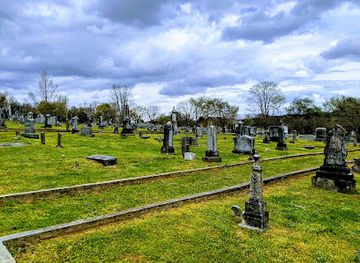 tennessee/jack-daniel-s-distillery/landmark/jack-daniel-grave