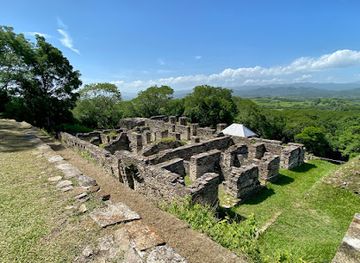 mexico/lacandon-jungle/landmark/zona-arqueologica-tonina