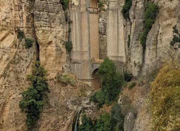 spain/ronda/landmark/puente-romano