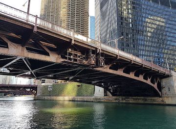 illinois/chicago/landmark/mccormick-bridgehouse-chicago-river-museum