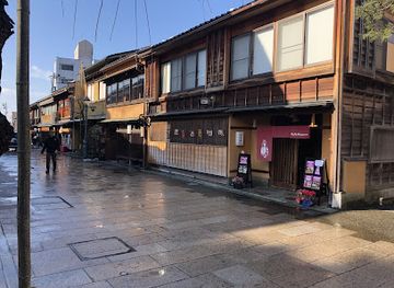 japan/kanazawa/landmark/dolls-museum