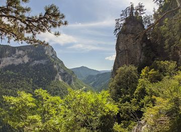 bulgaria/rhodopes/landmark/the-devil-s-bridge-rock-formation