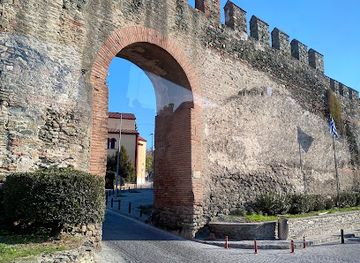 greece/thessaloniki/ano-poli/landmark/anna-palaiologina-gate-trigonio