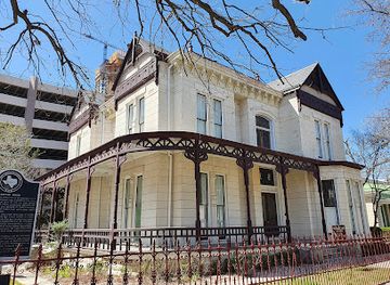 texas/central-texas/landmark/hirshfeld-house