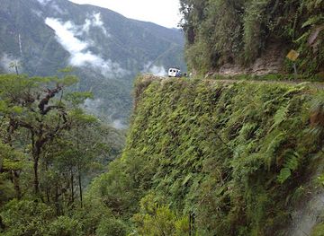 bolivia/yungas/landmark/mirador-de-carretera-de-la-muerte