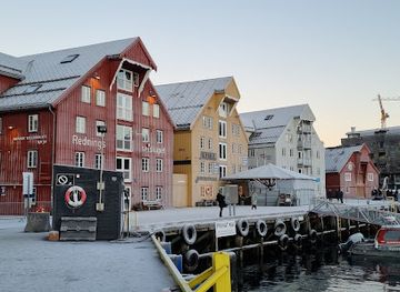 norway/tromso/sentrum/landmark/photopoint-yachthafen-tromso