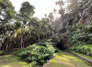 saint-vincent-and-the-grenadines/dark-view-falls/landmark/black-point-tunnel