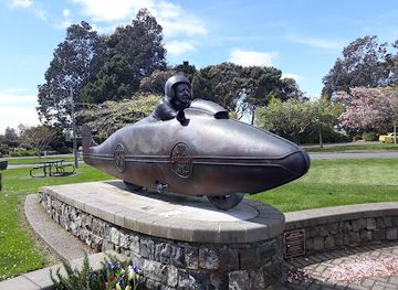 new-zealand/invercargill/landmark/burt-munro-memorial-sculpture
