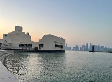 qatar/zekreet-beach/landmark/the-7-sculpture-by-richard-serra
