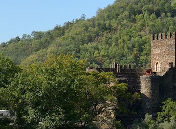 portugal/serra-da-lousa/landmark/castle-of-lousa