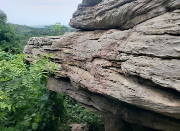 ghana/koforidua/landmark/umbrella-rock-asifaw