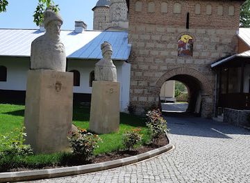 romania/dambovita/landmark/muzeul-evolutiei-omului-si-tehnologiei-in-paleolitic