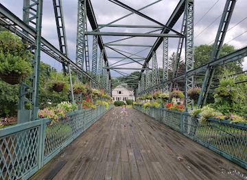connecticut/hartford-county/landmark/drake-hill-flower-bridge