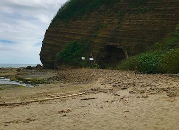 new-caledonia/south-province/landmark/bonhomme-de-bourail-rock-formation
