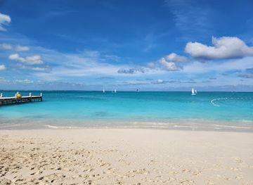 turks-and-caicos-islands/grace-bay/landmark/rickie-s-flamingo-cafe