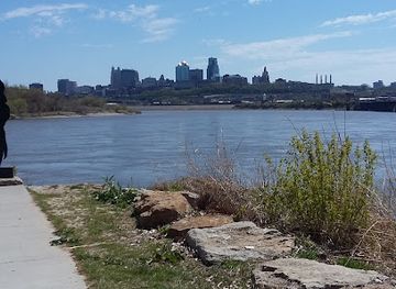 kansas/kansas-city/landmark/kansas-and-missouri-river-confluence
