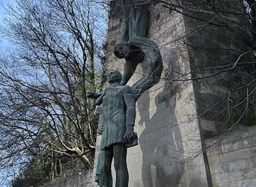 georgia/imereti/landmark/monument-to-galaktion-tabidze