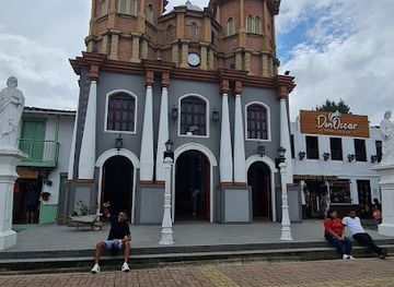 colombia/guatape/landmark/monumento-el-cordero