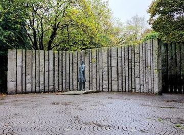 ireland/drogheda/landmark/wolfe-tone-sculpture