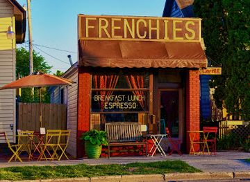 michigan/traverse-city/landmark/frenchies-famous