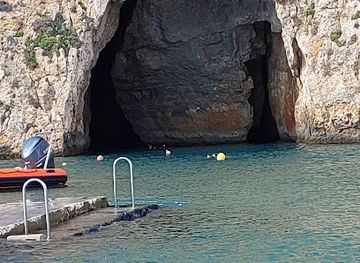 malta/blue-grotto/landmark/love