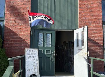 maine/brunswick/landmark/waterfront-flea-market