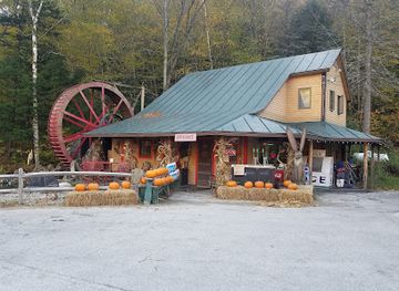 vermont/killington/landmark/water-wheel-trading-post