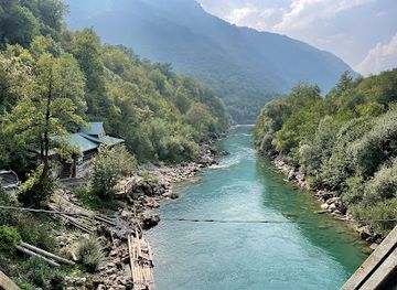 montenegro/tara-river-canyon/landmark/waterfall-rafting-center