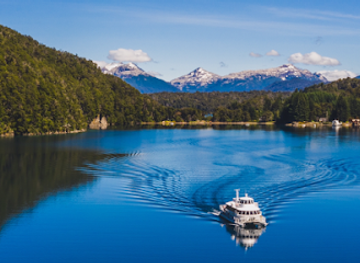 argentina/villa-la-angostura/landmark/catamaran-futaleufu