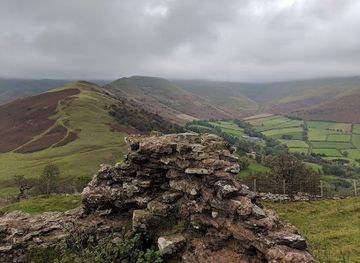 united-kingdom/brecon-beacons-national-park/attraction/dinas-castle-2