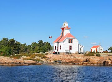 canada/northern-ontario/landmark/snug-harbour-range-rear-lighthouse