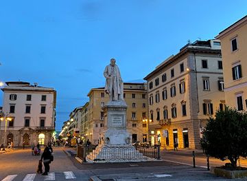 italy/lunigiana/landmark/monument-of-cavour