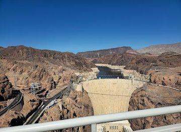 nevada/clark-county/landmark/mike-o-callagan-pat-tillman-memorial-bridge-plaza