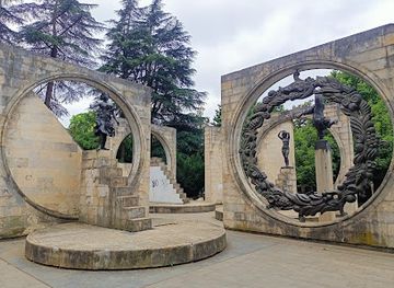 georgia/kutaisi/landmark/soviet-sculpture-complex