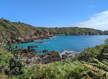 guernsey/moulin-huet-bay/landmark/renoir-tea-garden