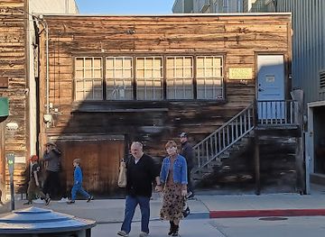 california/monterey/landmark/pacific-biological-laboratories-doc-s-lab