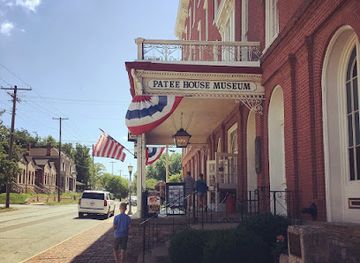 missouri/white-river-basin/landmark/patee-house-museum-and-jesse-james-homes