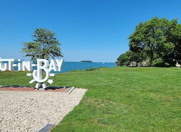 ohio/lake-erie-islands/landmark/put-in-bay-sign