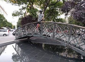 hungary/budapest/landmark/statue-of-imre-nagy