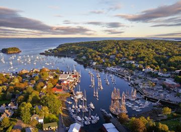maine/camden/landmark/schooner-surprise
