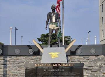 nebraska/norfolk/landmark/navy-seal-monument