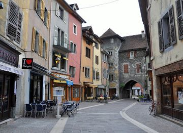 france/rhone-alpes/landmark/porte-du-sepulcre