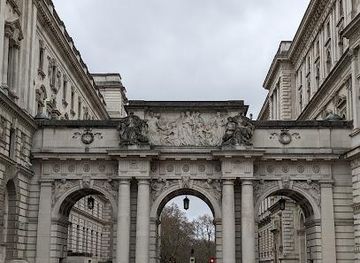united-kingdom/windsor/landmark/king-charles-street-arch